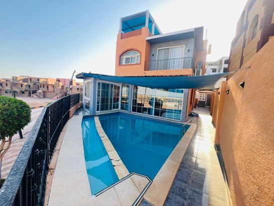 Luxury 4 Bedrooms Villa